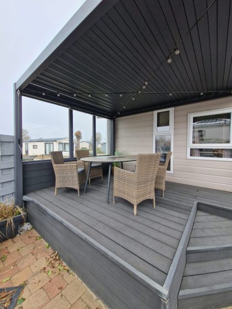 Terrasse mit Überdachung