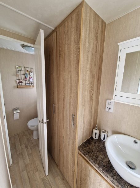 Badezimmer Durchgang WC